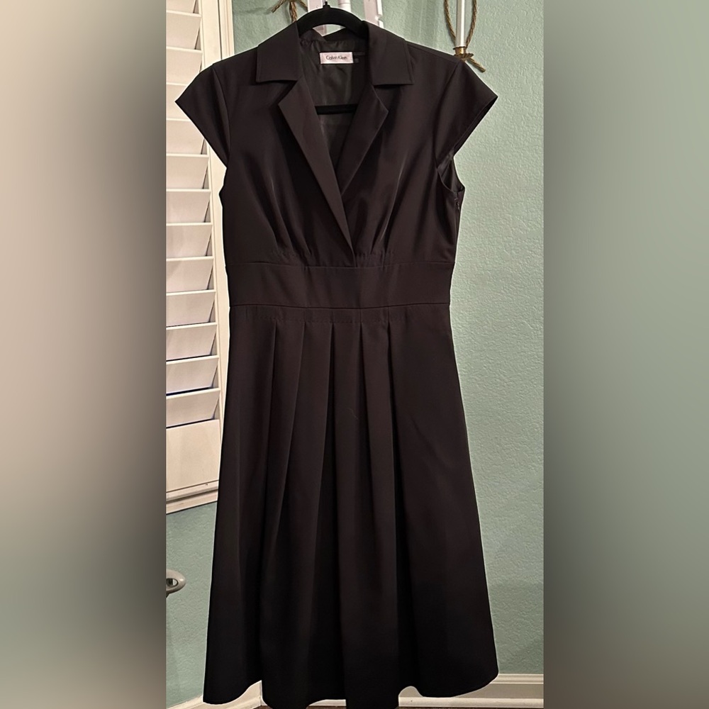Calvin Klein classic  short sleeve black dress pleated skirt size 4